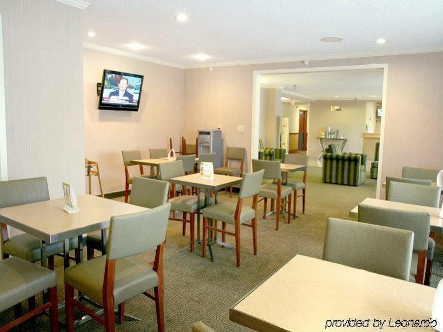 La Quinta By Wyndham Kansas North Hotel North Kansas City