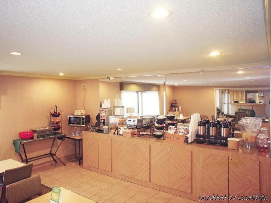 Hotel La Quinta By Wyndham Kansas North 3*