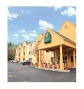 La Quinta By Wyndham Kansas North Hotel